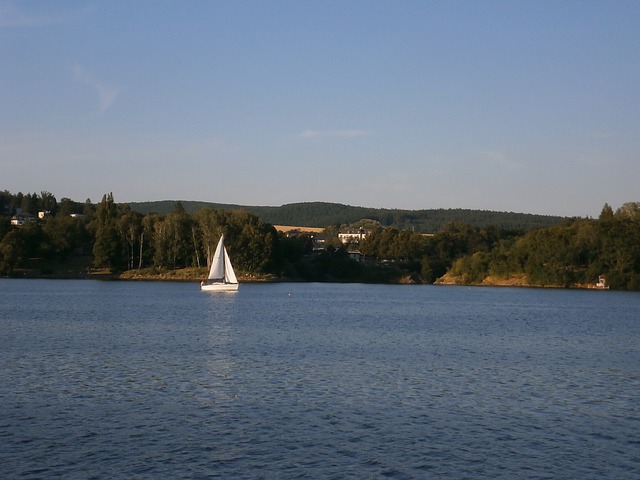 jezero, loďka